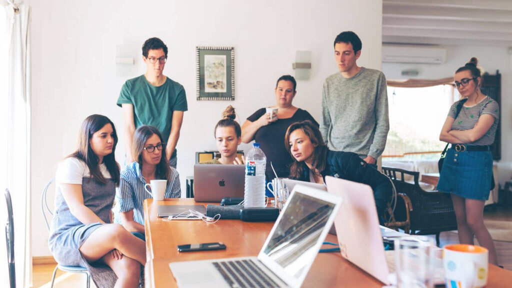 Fheatu - About Us Page Image